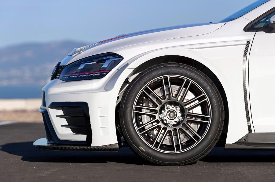 Колеса Volkswagen Golf GTI TCR 2017 года  (фото 18 из 33)